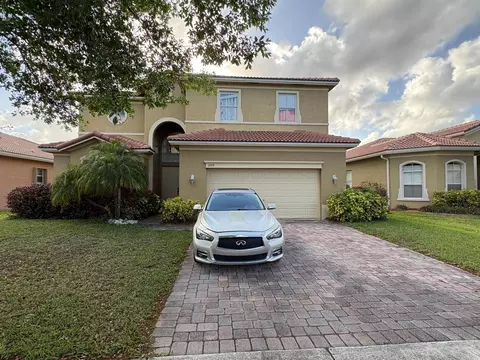 5719 Place Lake Dr, Fort Pierce, FL 34951