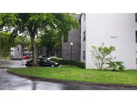 8450 Lagos De Campo Blvd #201, Tamarac, FL 33321