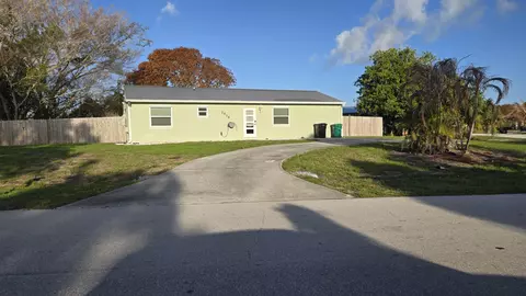 2538 SE Allen St, Port Saint Lucie, FL 34984