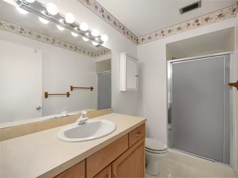 Bath - 3011 SE Aster Ln #808, Stuart, FL 34994 photo 1 of 2