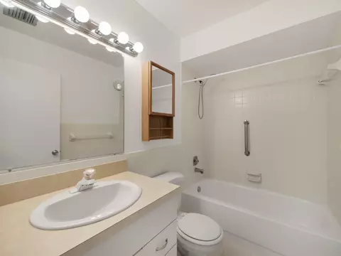 Bath - 3011 SE Aster Ln #808, Stuart, FL 34994 photo 2 of 2