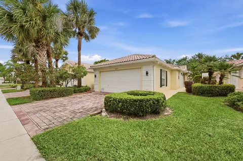 8137 Montserrat Pl, Wellington, FL 33414
