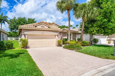 9989 Torino Dr, Lake Worth, FL 33467