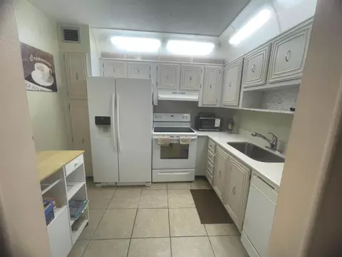 2821 Somerset Dr #118, Lauderdale Lakes, FL 33311