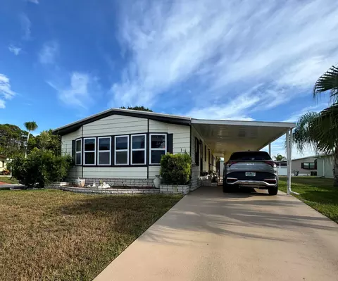 1 Grande Camino Ct, Fort Pierce, FL 34951