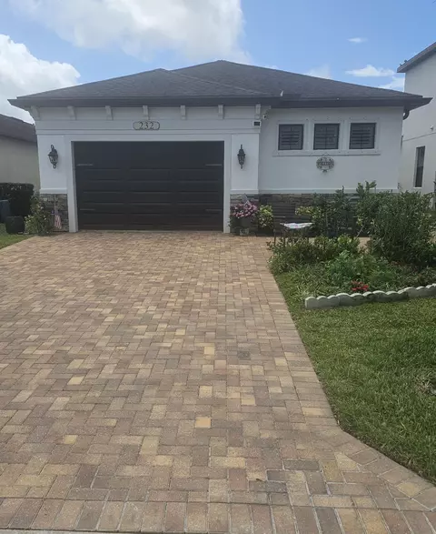 232 SE Via Visconti, Port Saint Lucie, FL 34952