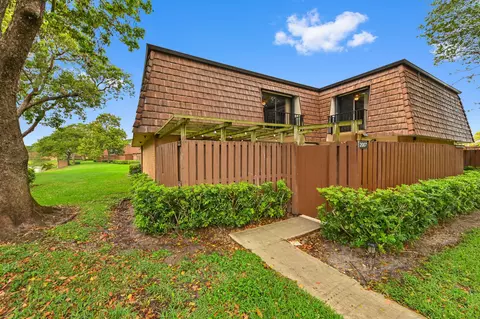 2007 20th Ln, Greenacres, FL 33463