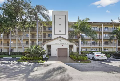 900 SW 142nd Ave #305L, Pembroke Pines, FL 33027