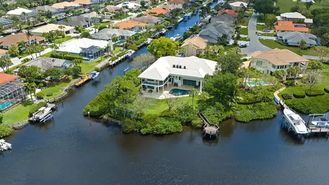 8818 SE Riverfront Ter, Tequesta, FL 33469