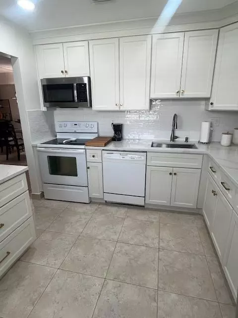 27 Capri #A, Delray Beach, FL 33484 photo 3