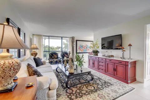 1542 Bridgewood Dr, Boca Raton, FL 33434