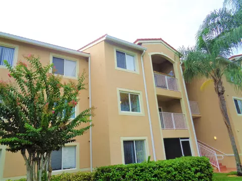 1650 N 42nd Cir #206, Vero Beach, FL 32967