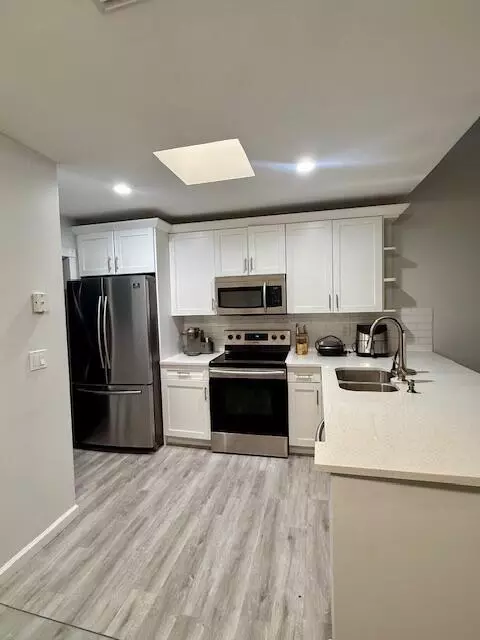 1803 Waterview Cir, Palm Springs, FL 33461