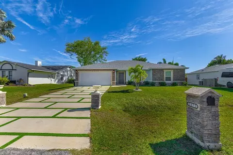 2372 SE Maslan Ave, Port Saint Lucie, FL 34952