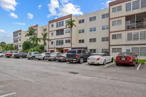 4047 NW 16th St #206, Lauderhill, FL 33313