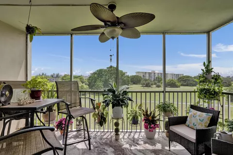 2850 N Palm Aire Dr #401, Pompano Beach, FL 33069