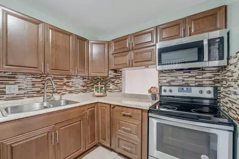 176 Lake Carol Dr, West Palm Beach, FL 33411