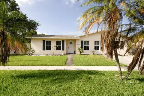 205 SE 4th Ter #1-2, Dania Beach, FL 33004