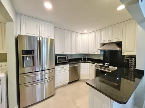 140 Lake Pine Cir #A-1, Greenacres, FL 33463