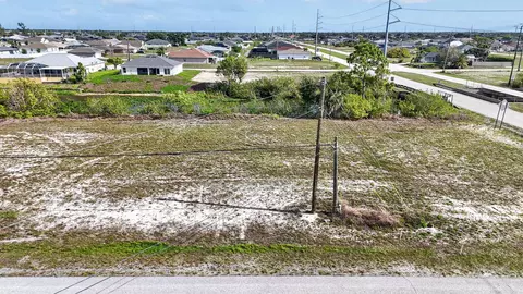 5 NW 19th Ter, Cape Coral, FL 33993