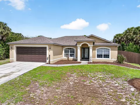 831 SW Owl St, Palm Bay, FL 32908