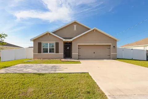 567 SW Paar Dr, Port Saint Lucie, FL 34953