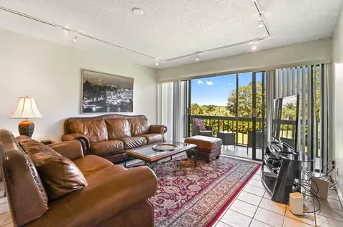 2500 Presidential Way #302, West Palm Beach, FL 33401