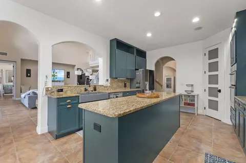 Kitchen - 1921 SW Panther Trce, Stuart, FL 34997 photo 3 of 6
