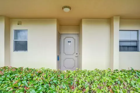 3590 Via Poinciana #114, Greenacres, FL 33467