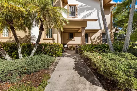 950 Marina Del Ray Ln #1, West Palm Beach, FL 33401