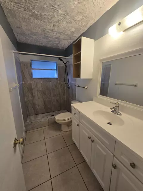 Bath - 3751 NW 36th St, Okeechobee, FL 34972 photo 1 of 1