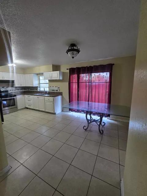 Kitchen - 3751 NW 36th St, Okeechobee, FL 34972 photo 1 of 3