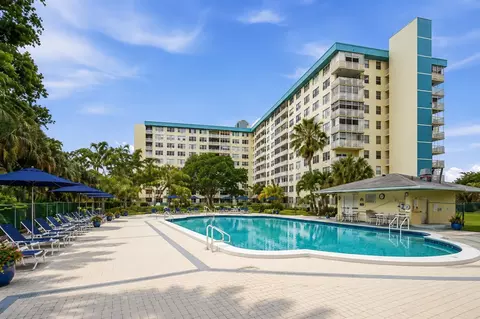 4330 Hillcrest Dr #804, Hollywood, FL 33021