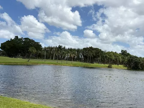 9400 N Hollybrook Lake Dr N #308, Pembroke Pines, FL 33025