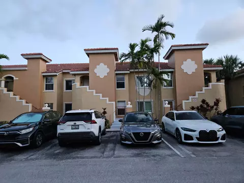 7900 NW 6th St #205, Pembroke Pines, FL 33024