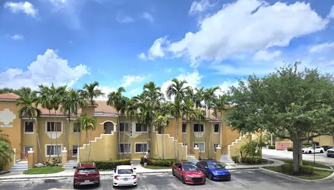 7900 NW 6th St #205, Pembroke Pines, FL 33024