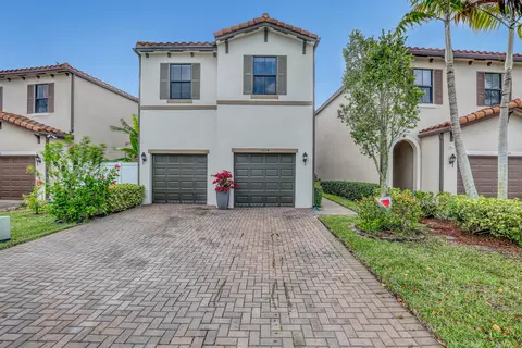 5024 Laurel Oak Dr, Riviera Beach, FL 33410