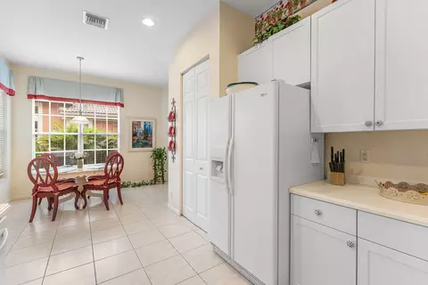 Kitchen - 123 Via Castilla, Jupiter, FL 33458 photo 3 of 4