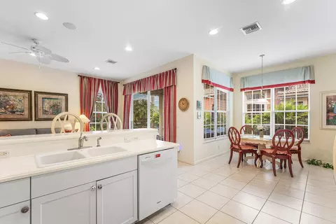 Kitchen - 123 Via Castilla, Jupiter, FL 33458 photo 4 of 4