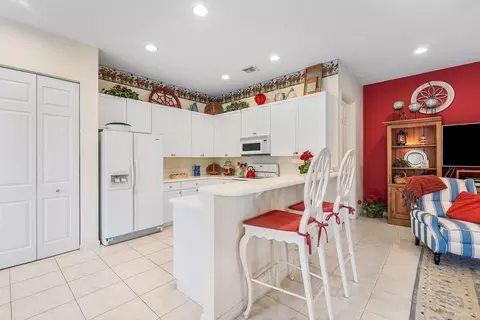 Kitchen - 123 Via Castilla, Jupiter, FL 33458 photo 1 of 4