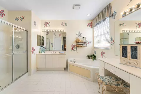 Bath - 123 Via Castilla, Jupiter, FL 33458 photo 3 of 5