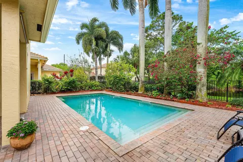 Exterior - 123 Via Castilla, Jupiter, FL 33458 photo 4 of 7