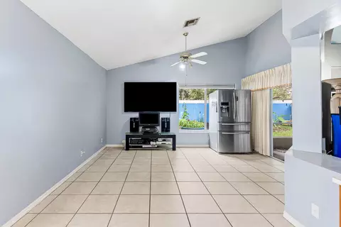 Living - 143 St Michaels Ct, Jupiter, FL 33458 photo 4 of 4