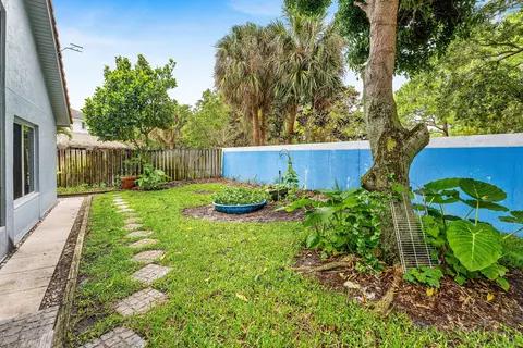 Exterior - 143 St Michaels Ct, Jupiter, FL 33458 photo 4 of 5