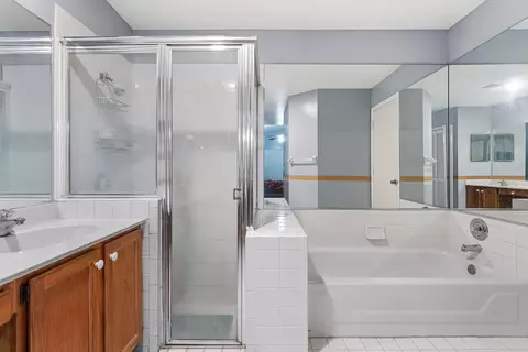 Bath - 143 St Michaels Ct, Jupiter, FL 33458 photo 2 of 5