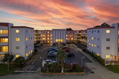 4000 NW 44th Ave #207, Lauderdale Lakes, FL 33319