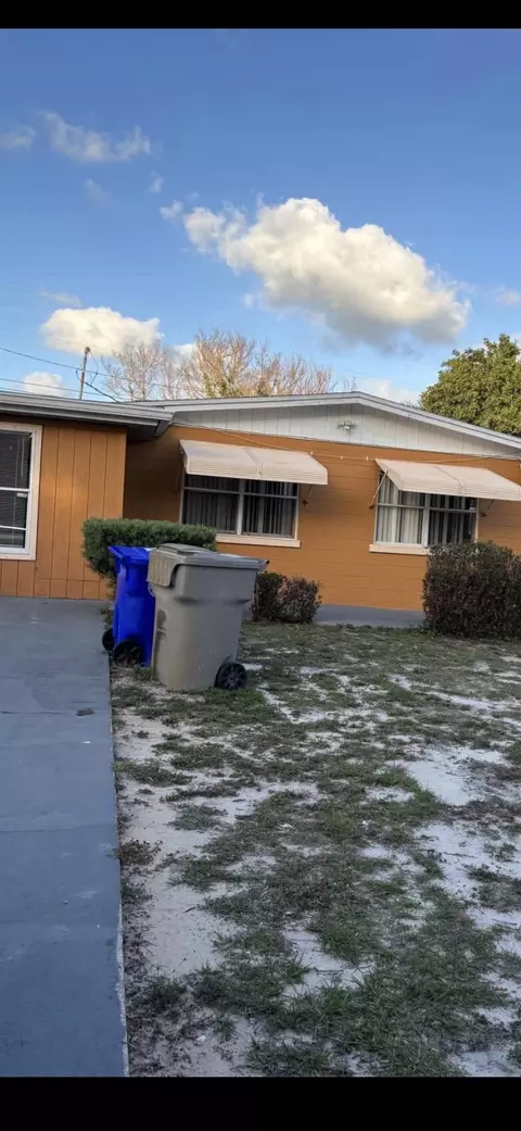 390 SW 7th Rd SW, Vero Beach, FL 32962