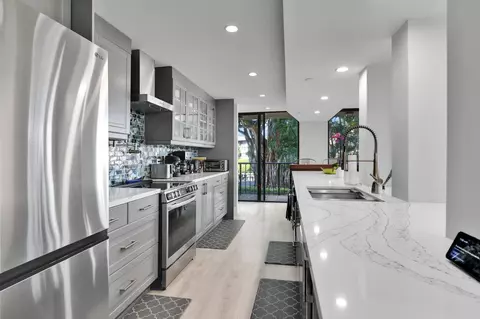 859 Jeffery St #202, Boca Raton, FL 33487
