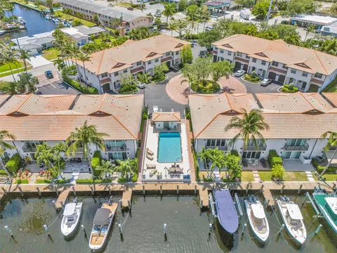 1327 SE 3rd Ave, Pompano Beach, FL 33060