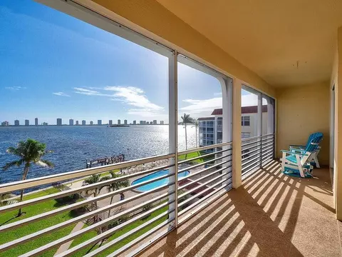 105 Paradise Harbour Blvd #502, North Palm Beach, FL 33408